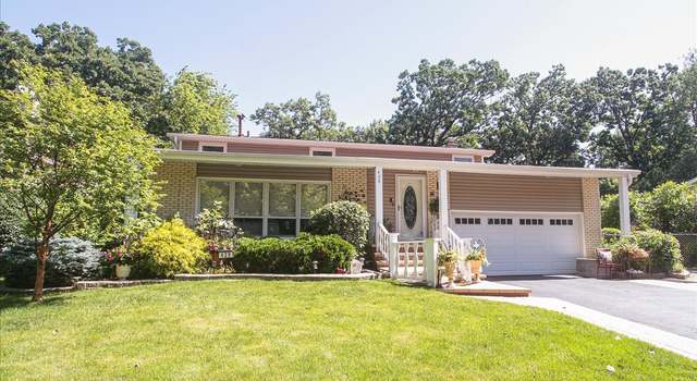 Property at 428 Spruce Dr, Schaumburg, IL 60193, 4 beds, 2.5 baths