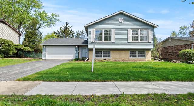 Photo of 806 W Tanglewood Dr, Arlington Heights, IL 60004