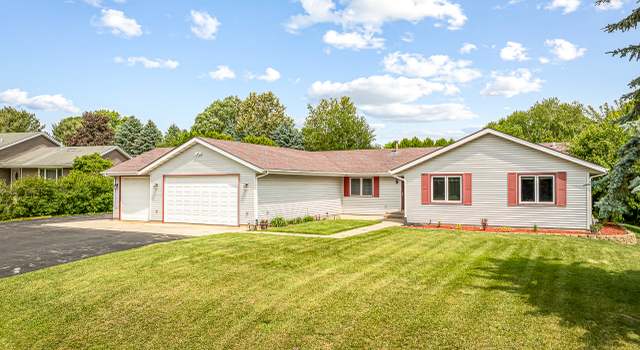 Photo of 9650 Edgefield Rd, Roscoe, IL 61073