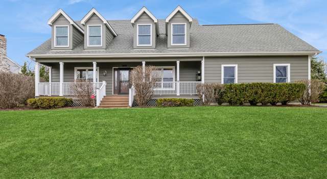 Photo of 1410 Spring Hill Dr, Algonquin, IL 60102