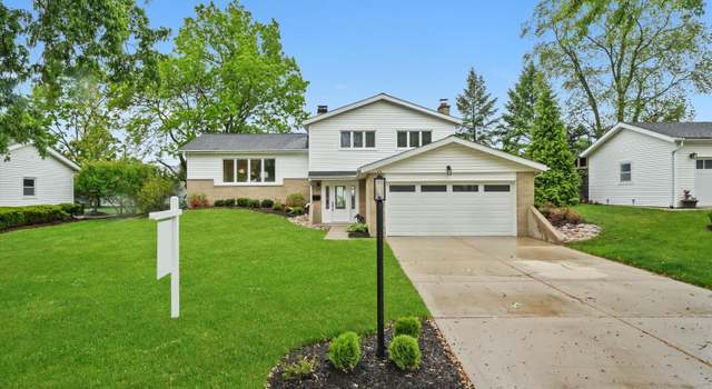 Photo of 921 Cherokee Dr, Darien, IL 60561