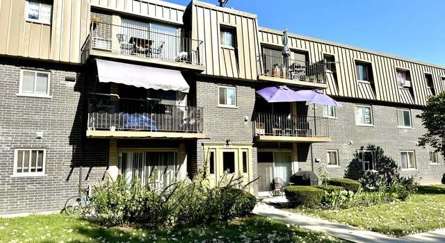 Photo of 572 Fairway View Dr Unit 2B, Wheeling, IL 60090