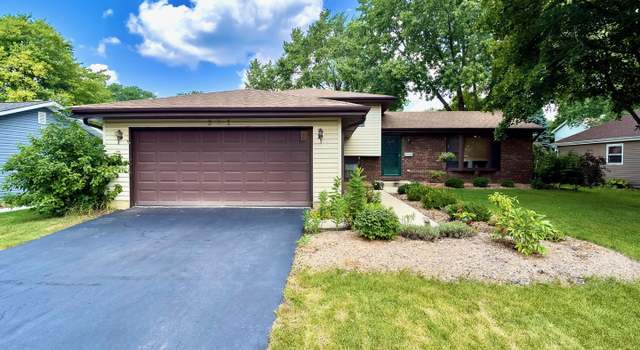 Photo of 541 Chippewa Trl, Carol Stream, IL 60188