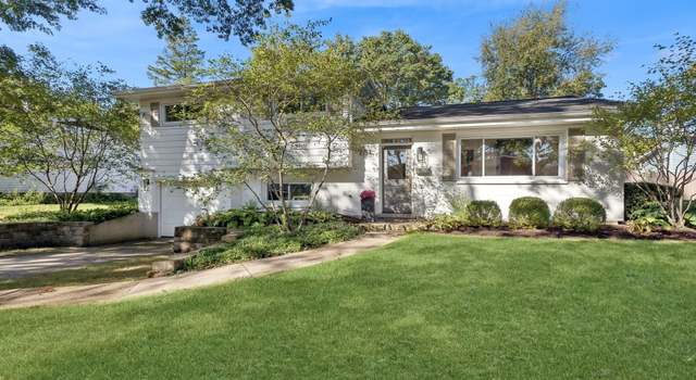 Photo of 751 Kenwood Ave, Libertyville, IL 60048