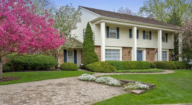 Photo of 100 Ann St, Clarendon Hills, IL 60514