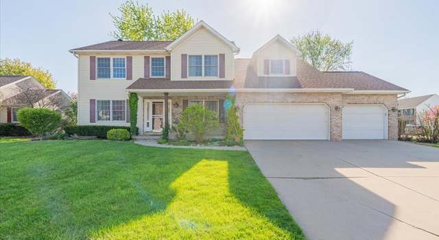 Photo of 1 Burgundy Ct, Bloomington, IL 61704