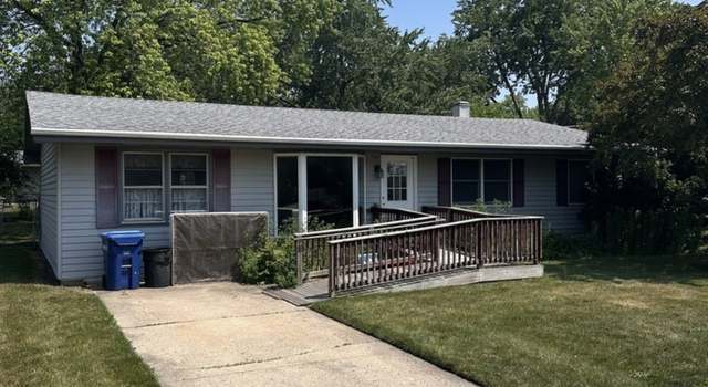 Photo of 1314 Moore Ave, St Charles, IL 60174