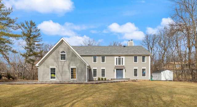 Photo of 104 Crooked Creek Trl, Barrington, IL 60010