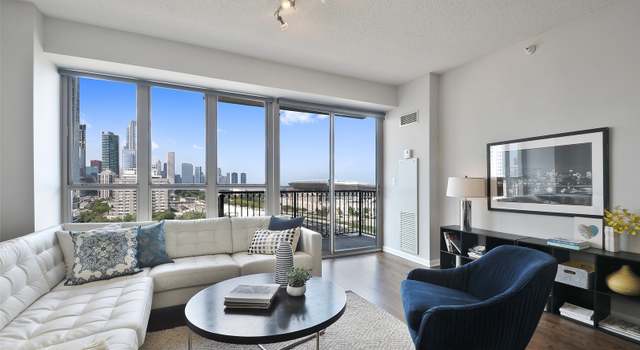 Photo of 1717 S Prairie Ave #1303, Chicago, IL 60616
