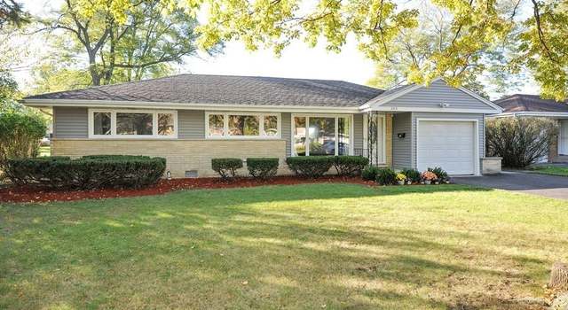 Photo of 2313 Robincrest Ln, Glenview, IL 60025