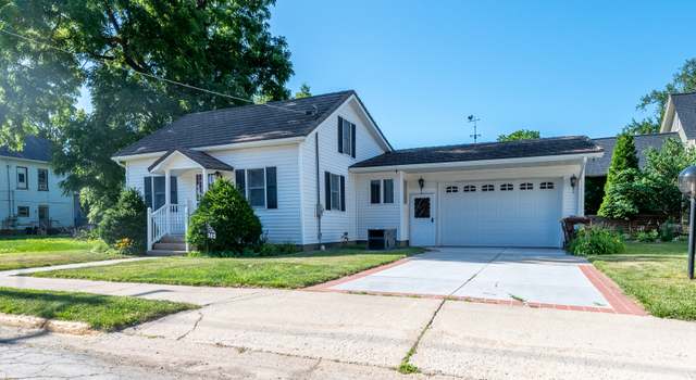 Photo of 305 Monroe St, Oregon, IL 61061