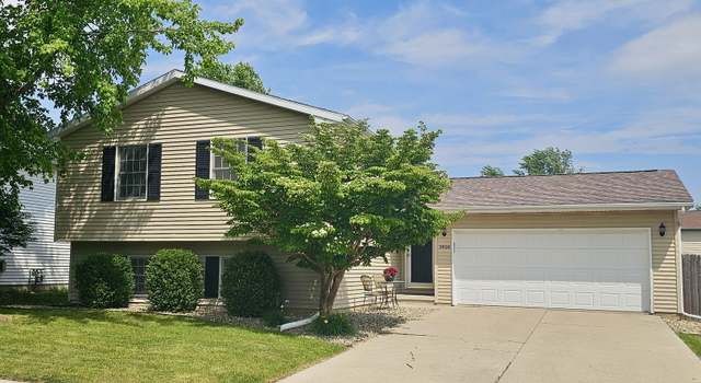 Photo of 2828 Rocksbury Dr, Bloomington, IL 61705