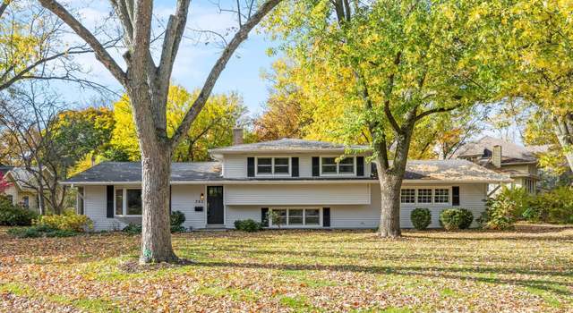 Photo of 703 Willow Rd, Naperville, IL 60540