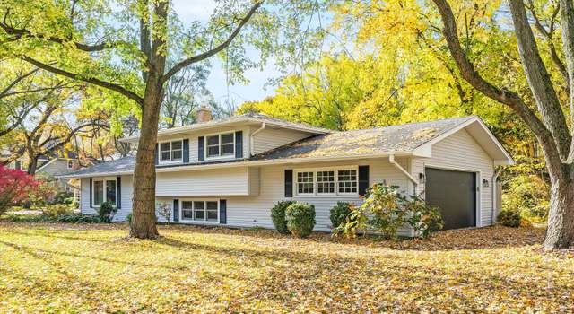 Photo of 703 Willow Rd, Naperville, IL 60540