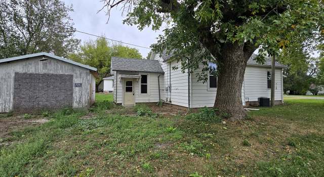 Photo of 104 N Douglas St, Gilman, IL 60938