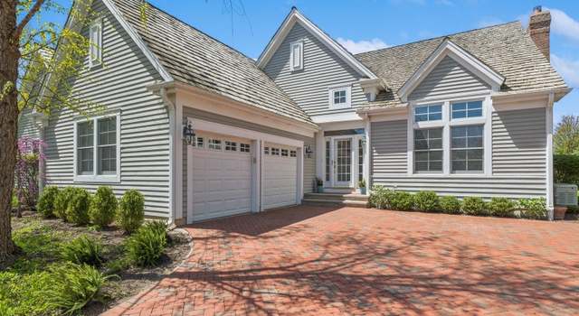 Photo of 30 S Canterbury Ct, Lake Forest, IL 60045