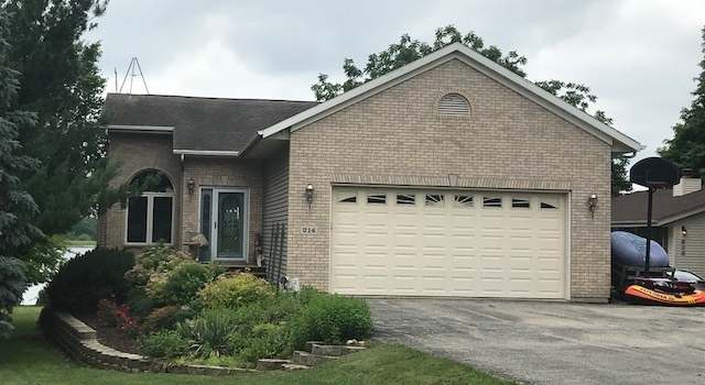 Photo of 214 SE Candlewick Dr, Poplar Grove, IL 61065