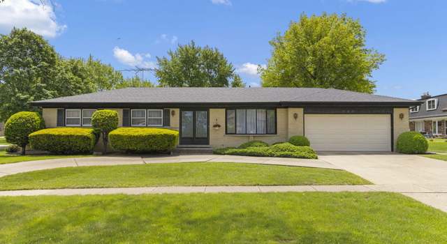Photo of 323 E Weathersfield Way, Schaumburg, IL 60193