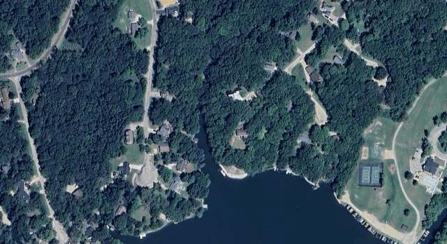 Photo of 16 Country Club Dr, Putnam, IL 61560
