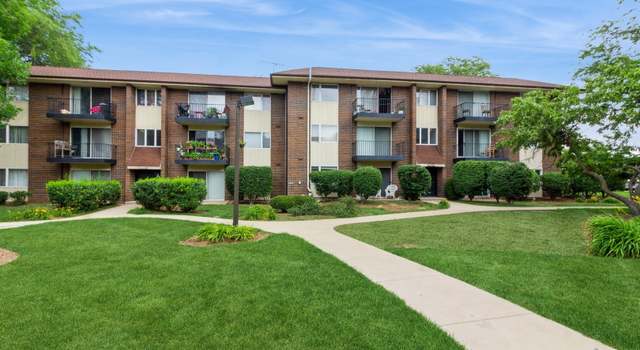 Photo of 5s066 Pebblewood Ln Unit B1, Naperville, IL 60563