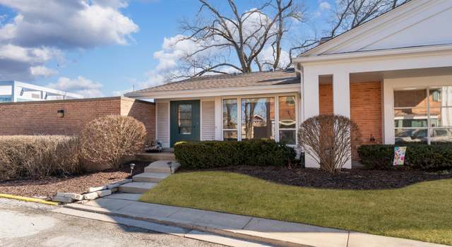 Photo of 705 Carriage Hill Dr, Glenview, IL 60025