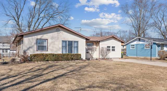 Photo of 317 Mohawk Dr, Carol Stream, IL 60188