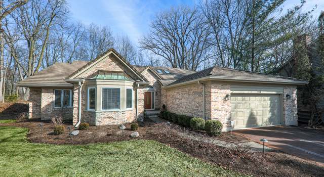Photo of 810 Wildrose Springs Dr, St. Charles, IL 60174
