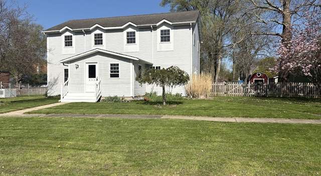 Photo of 300 N May St, Hinckley, IL 60520
