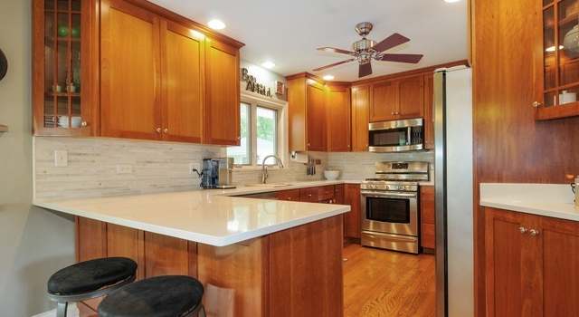 Photo of 525 Cypress Dr, Naperville, IL 60540