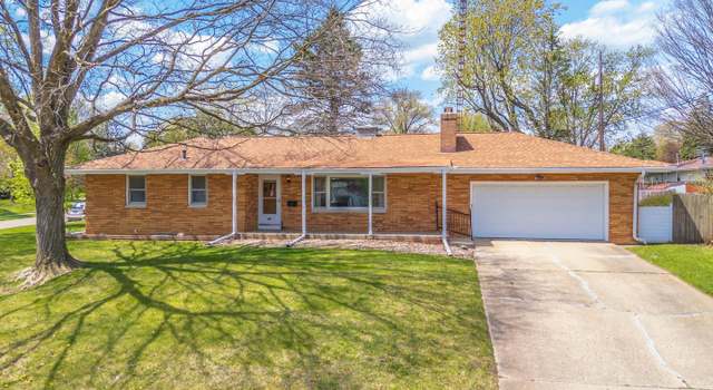 Photo of 16 Kingswood Dr, Normal, IL 61761