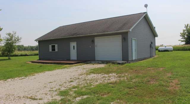 Photo of 16666 Carle Springs Rd, Wapella, IL 61777