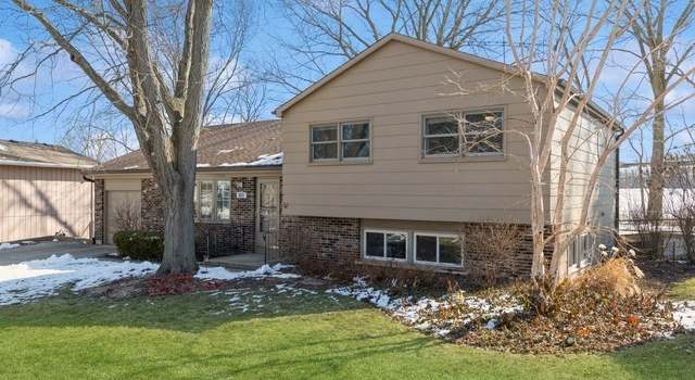 Photo of 501 Silbury Ct, Mchenry, IL 60050
