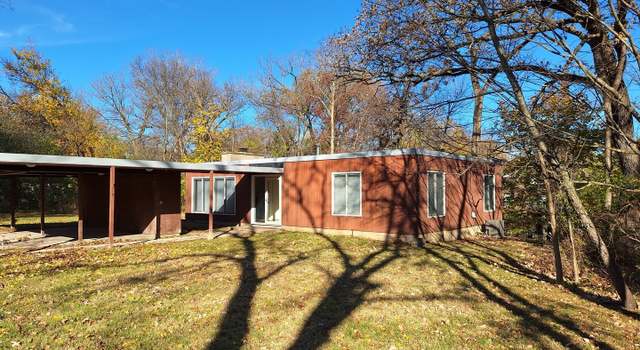 Photo of 936 Meadow Ln, Elgin, IL 60123