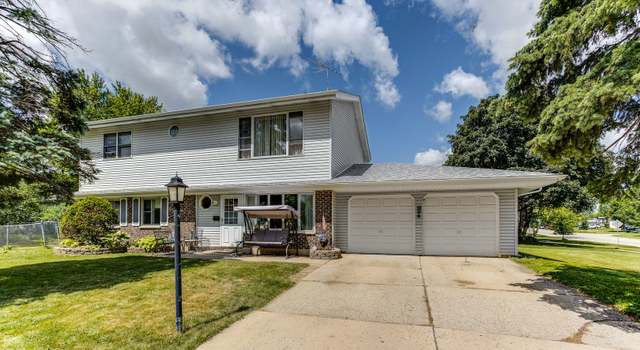 Photo of 604 S Cedarcrest Dr, Schaumburg, IL 60193