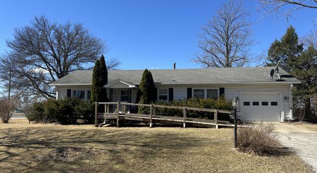 Photo of 401 Oak Dr, Roberts, IL 60962