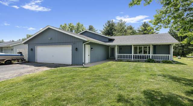 Photo of 221 Liverpool Dr SE, Poplar Grove, IL 61065
