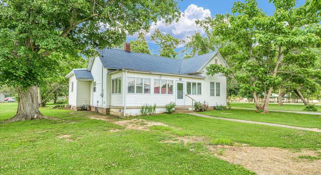 Photo of 215 E Blevins St, Oakland, IL 61943