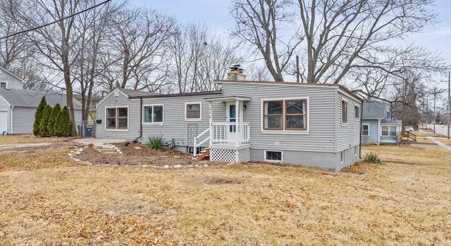 Photo of 214 Charles St, Carpentersville, IL 60110