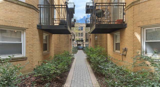 Photo of 7046 N Damen Ave Unit G, Chicago, IL 60645