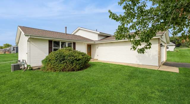 Photo of 956 Night Owl Ln, Roscoe, IL 61073