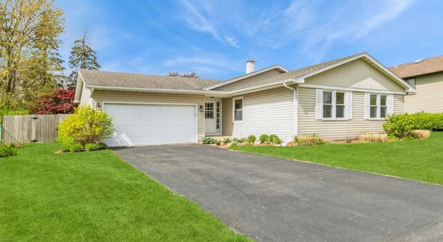 Photo of 3730 Whispering Trails Dr, Hoffman Estates, IL 60192