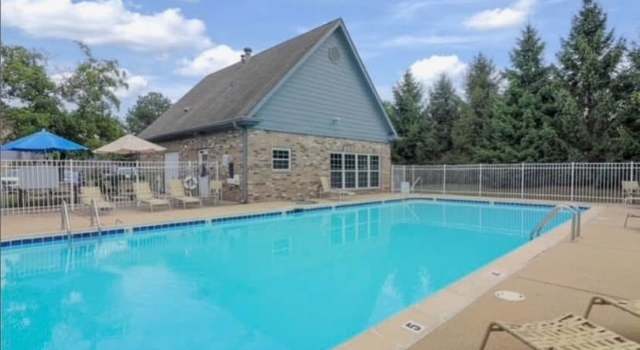 Photo of 35 Foxcroft Rd #103, Naperville, IL 60565