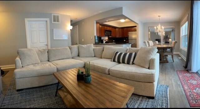 Photo of 35 Foxcroft Rd #103, Naperville, IL 60565