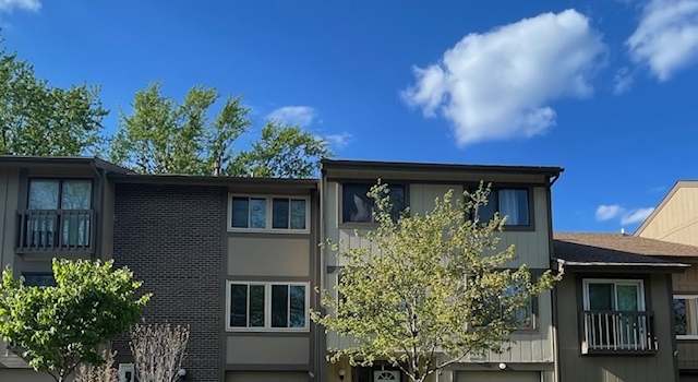 Photo of 610 E Woodfield Trl, Roselle, IL 60172