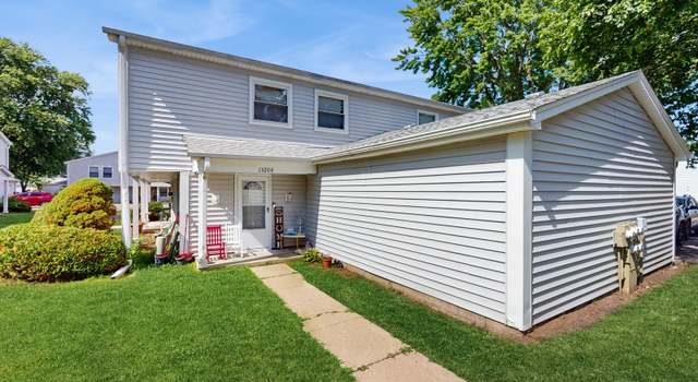 Photo of 1320 N Glen Cir Unit B, Aurora, IL 60506
