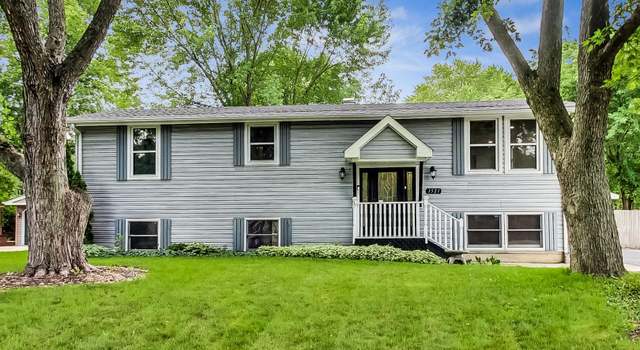 Photo of 1521 Surrey Rd, Batavia, IL 60510