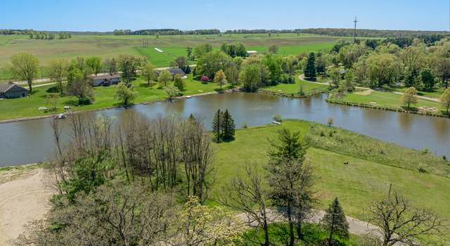 Photo of 105 Oak Ln, Dixon, IL 61021