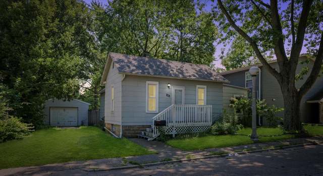 Photo of 708 S Walnut St, Urbana, IL 61801