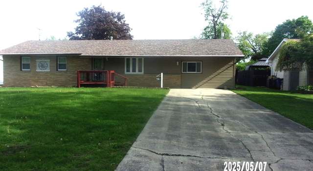 Photo of 704 E Sycamore St, Watseka, IL 60970