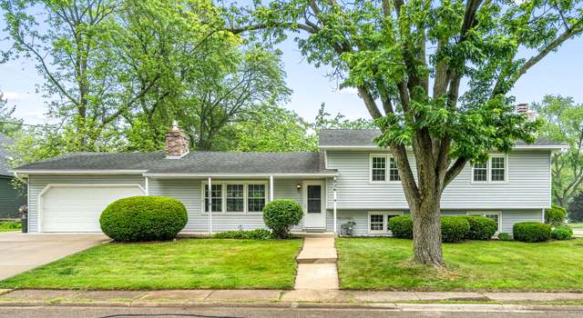 Photo of 826 Iris Ln, Naperville, IL 60540